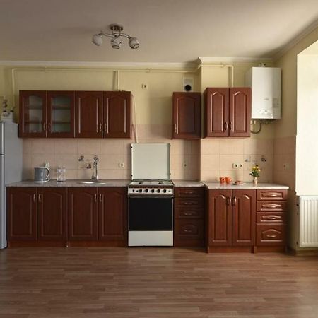 Затишна Красива Квартира-Студія В Новобудові З Балконом Tjernivtsi Exteriör bild