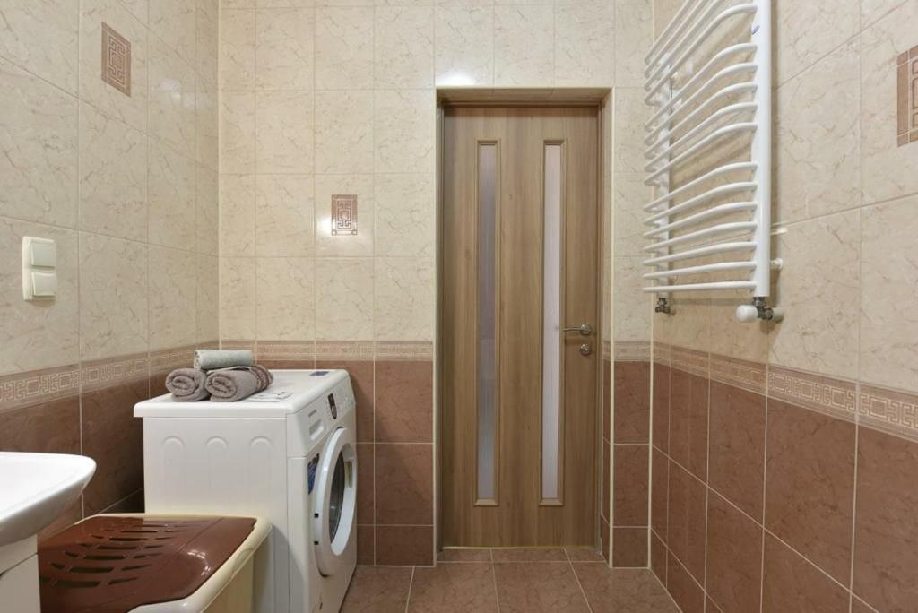 Затишна Красива Квартира-Студія В Новобудові З Балконом Tjernivtsi Exteriör bild
